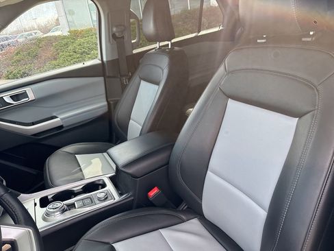 Used 2024 Ford Explorer XLT w/ Equipment Group 202A image 16