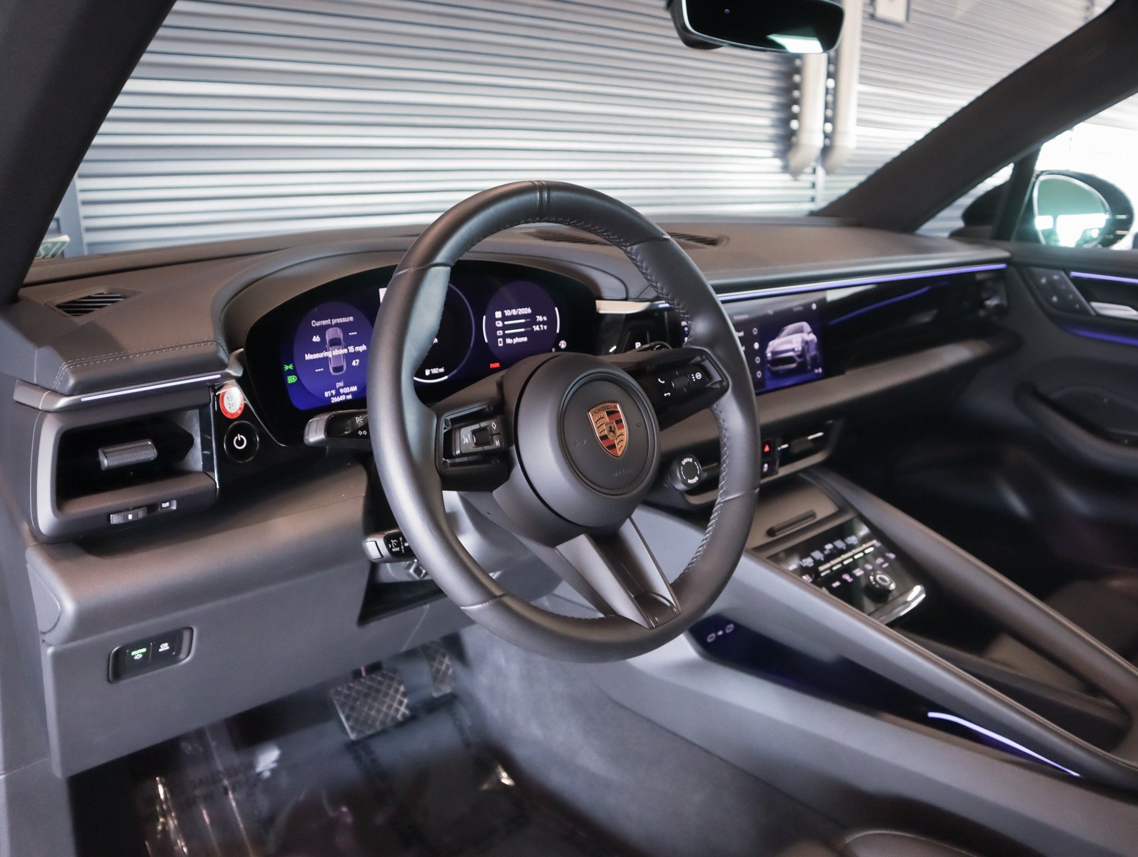 Certified 2024 Porsche Macan 4 Electric AWD/4WD image 4