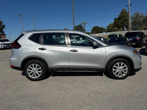 Used 2020 Nissan Rogue S image 2