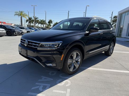 Used 2019 Volkswagen Tiguan SEL Premium w/ 3rd Row Seat Package image 8