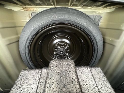 Used 2012 Toyota Camry L image 21