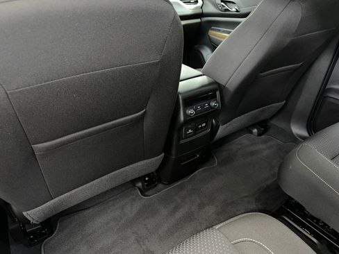 Certified 2023 GMC Acadia SLE w/ Driver Convenience Package image 19