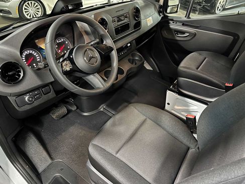 Used 2025 Mercedes-Benz Sprinter 2500 image 23