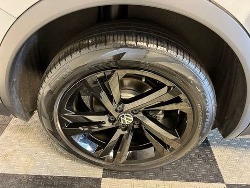 Certified 2023 Volkswagen Tiguan SE R-Line FWD image 14