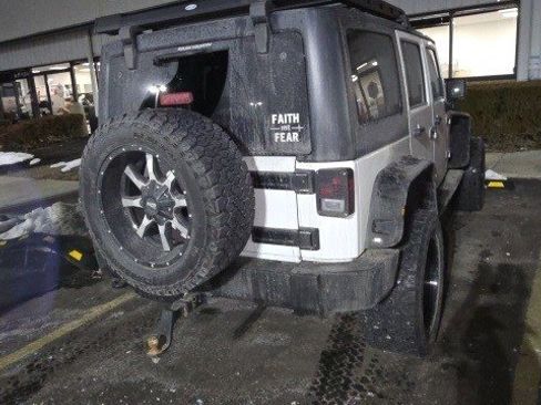 Used 2014 Jeep Wrangler Unlimited Sahara image 23