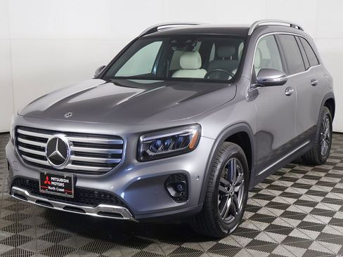 Used 2024 Mercedes-Benz GLB 250 4MATIC w/ Driver Assistance Package image 9