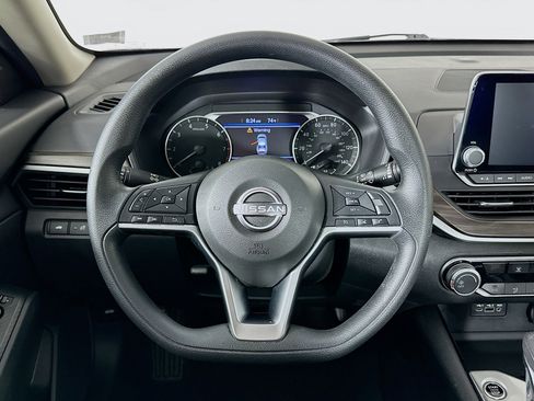 Used 2024 Nissan Altima 2.5 SV image 18