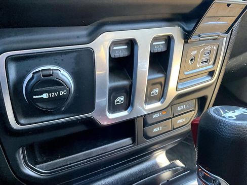 Used 2018 Jeep Wrangler Sport S image 29