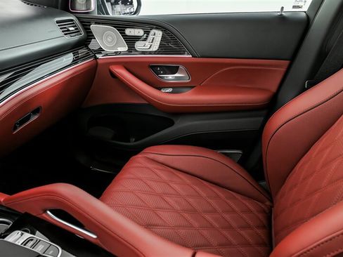 Used 2025 Mercedes-Benz Maybach GLS 600 4MATIC image 40