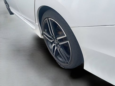 Used 2017 Honda Accord Sport image 15