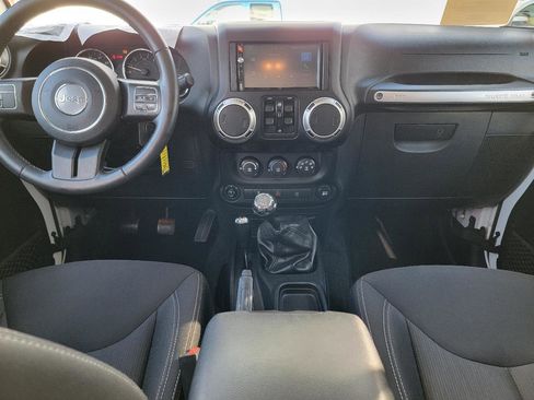 Used 2017 Jeep Wrangler Unlimited Sahara AWD/4WD image 29