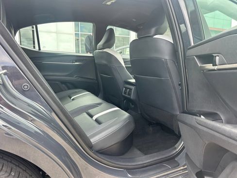 Used 2025 Toyota Camry SE FWD image 13