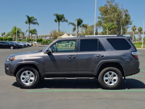 Used 2021 Toyota 4Runner SR5 Premium w/ Moonroof Package RWD image 9