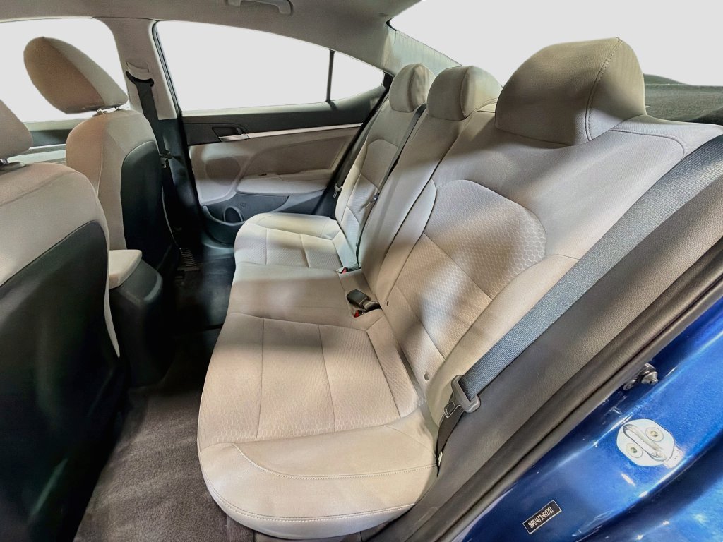 Used 2020 Hyundai Elantra SE FWD image 23
