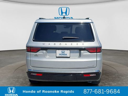 Used 2024 Jeep Wagoneer Series III AWD/4WD image 4