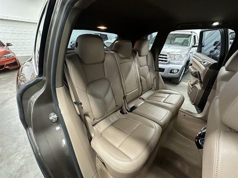 Used 2013 Porsche Cayenne Diesel AWD/4WD image 32