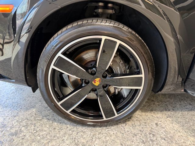 Used 2023 Porsche Cayenne Platinum Edition AWD/4WD image 45