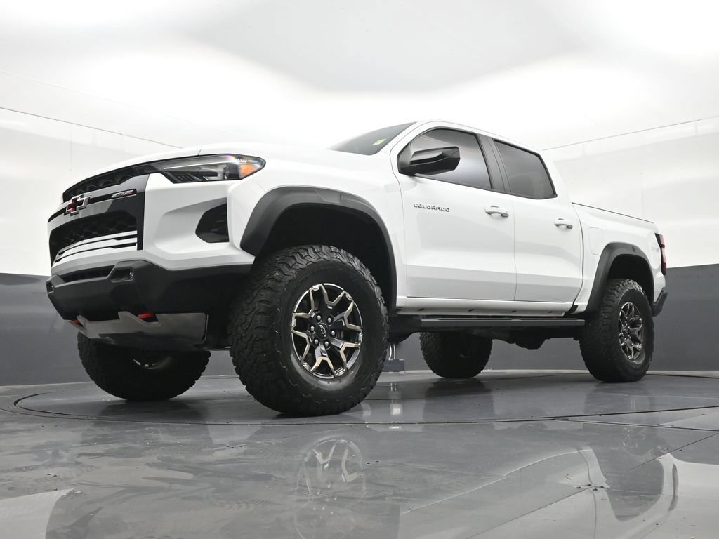Used 2024 Chevrolet Colorado ZR2 AWD/4WD image 28
