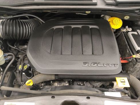 Used 2020 Dodge Grand Caravan SE w/ UConnect Hands-Free Group image 30