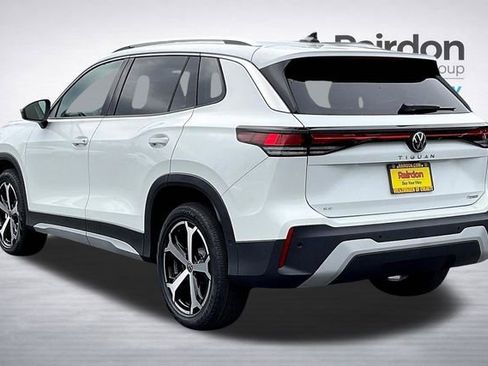 New 2025 Volkswagen Tiguan SE AWD/4WD image 3