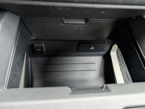 Used 2025 Land Rover Defender 110 image 20