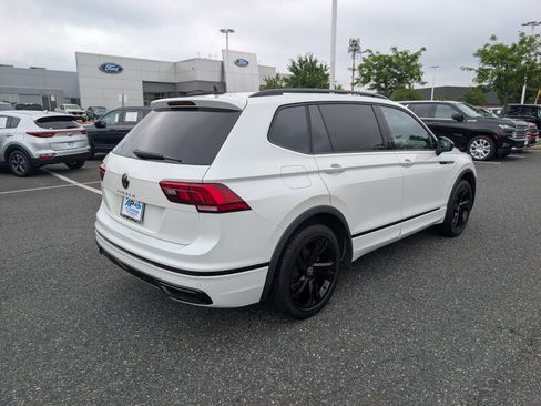 Used 2023 Volkswagen Tiguan SE R-Line FWD image 3