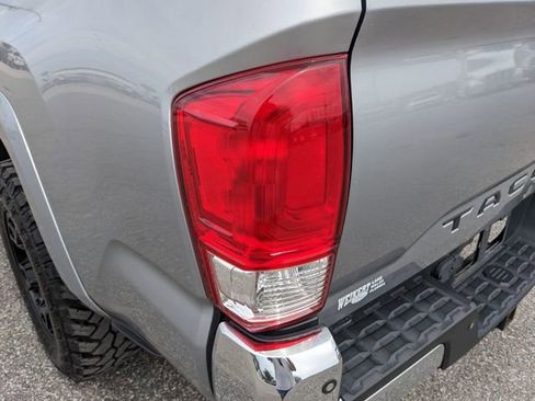 Used 2017 Toyota Tacoma SR5 w/ Tow Package image 11