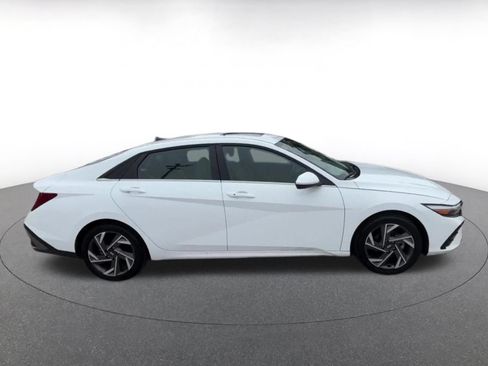 Used 2025 Hyundai Elantra SEL FWD image 16