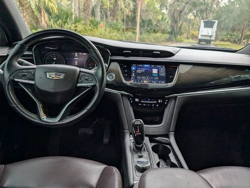 Used 2022 Cadillac XT6 Premium Luxury w/ Technology Package image 11