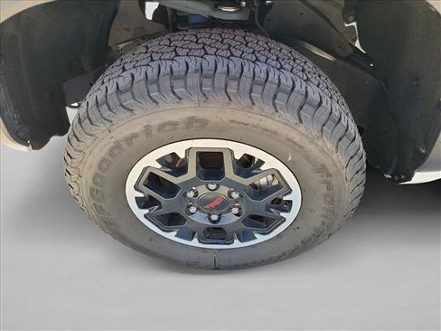 Used 2025 Toyota Tacoma TRD Off-Road AWD/4WD image 9