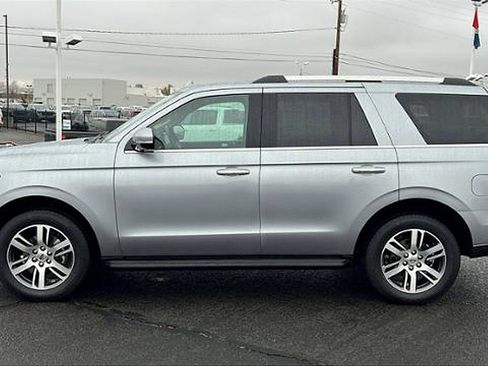 Used 2024 Ford Expedition Limited image 7