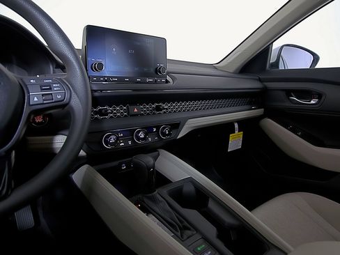 Used 2025 Honda Accord LX image 25