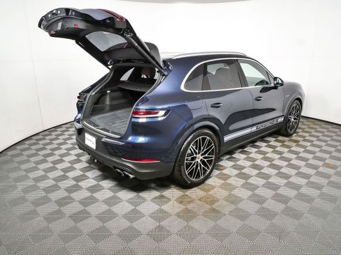 Used 2026 Porsche Cayenne E-Hybrid AWD/4WD image 31
