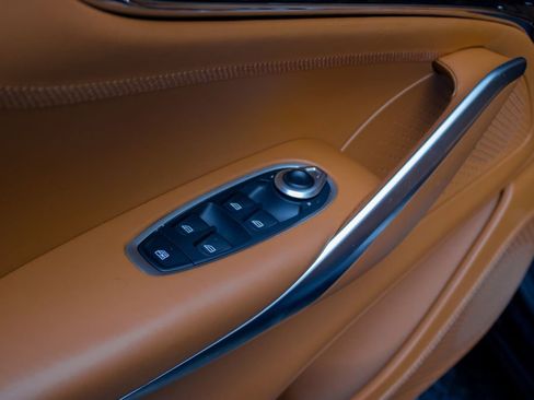 Used 2025 Aston Martin DBX 707 image 9