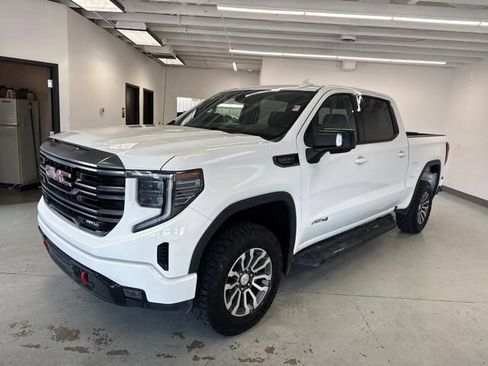Used 2022 GMC Sierra 1500 AT4 w/ AT4 Preferred Package AWD/4WD image 6