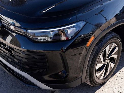 Used 2025 Volkswagen Tiguan S image 28