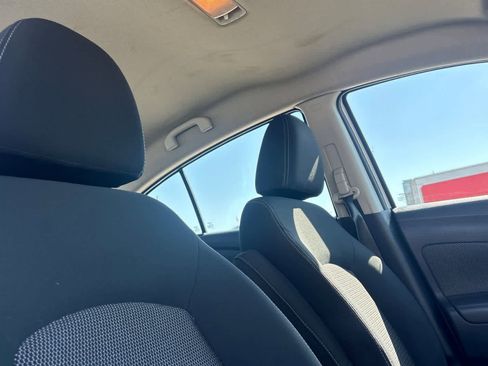 Used 2018 Nissan Versa SV FWD image 18