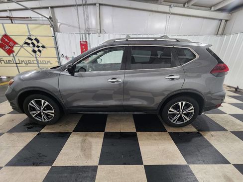 Used 2019 Nissan Rogue SV w/ Premium Package image 9