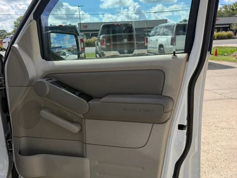 Used 2006 Ford Explorer XLT AWD/4WD image 18