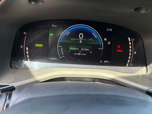 Used 2025 Toyota Camry SE FWD image 13