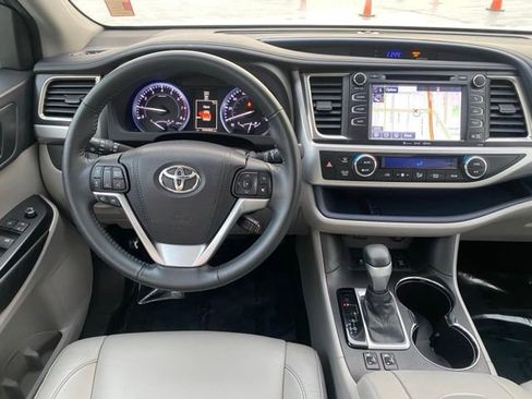 Used 2016 Toyota Highlander XLE image 12