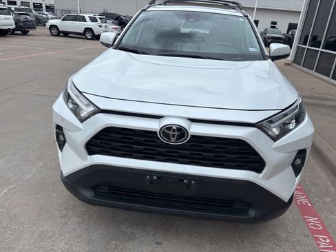 Used 2023 Toyota RAV4 XLE Premium FWD image 3