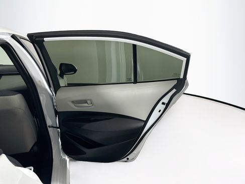 Used 2025 Toyota Corolla LE image 28