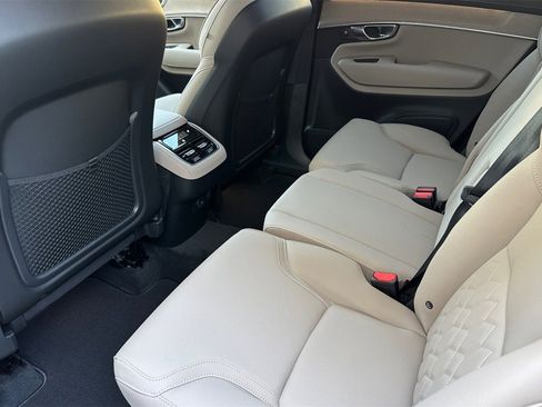 Used 2026 Volvo XC90 B5 Core w/ Protection Package AWD/4WD image 5
