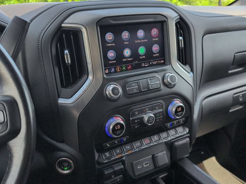 Used 2022 GMC Sierra 2500 Denali w/ Denali Black Diamond Edition AWD/4WD image 17