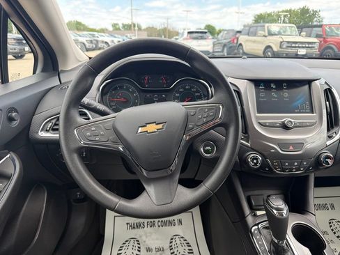 Used 2018 Chevrolet Cruze LT w/ Convenience Package FWD image 14