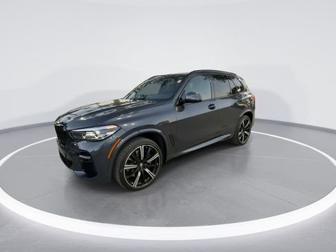 Used 2022 BMW X5 M50i image 4