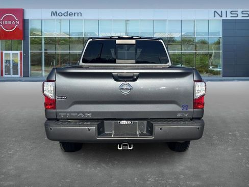 Used 2018 Nissan Titan SV w/ SV Convenience Package image 6