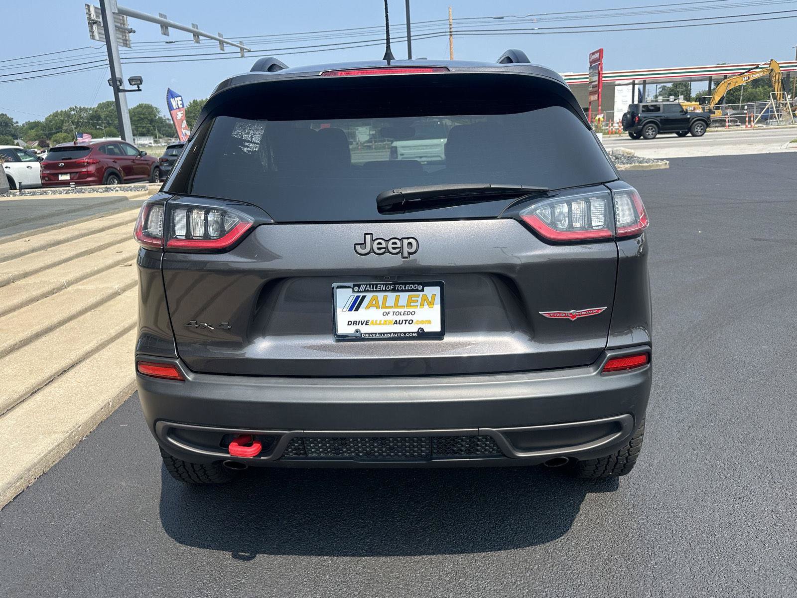Used 2022 Jeep Cherokee Trailhawk AWD/4WD image 9