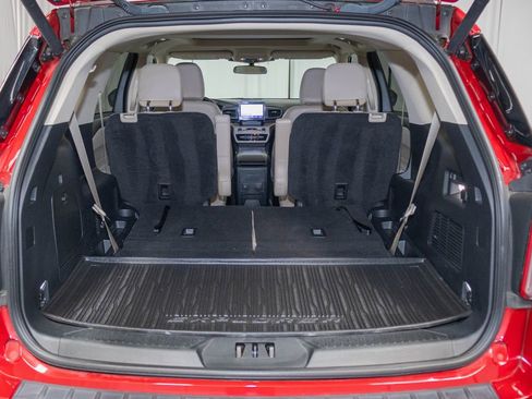 Used 2023 Ford Explorer XLT w/ Equipment Group 202A AWD/4WD image 13